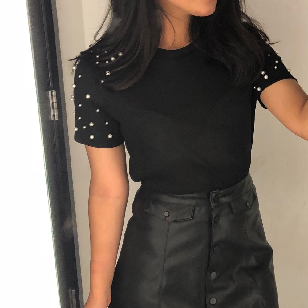 Pearl shoulder top